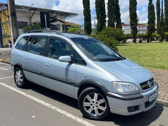 CHEVROLET ZAFIRA 2.0 MPFI ELEGANCE 8V FLEX 4P AUTOMÁTICO CHEVROLET ZAFIRA 2.0 MPFI ELEGANCE 8V FLEX 4P AUTOMÁTICO